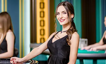 Xem trực tiếp trận đá gà tại f888 với màn hình lớn và người chơi